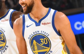 库里14分钟高效14分 霍福德首秀正负值高达+13