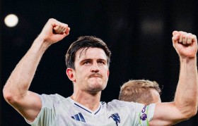 头球绝杀利物浦,放弃14万英镑周薪,马奎尔值得曼联一份新合同吗